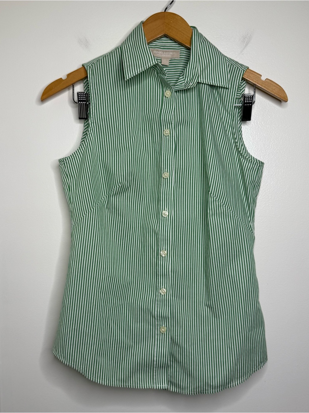 Banana Republic Non Iron Fitted Sleeveless Blouse Button Up Size 2 Green White